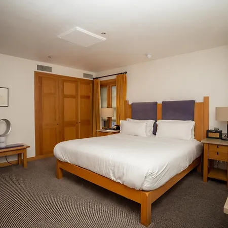 Hotel The Clarence 4*