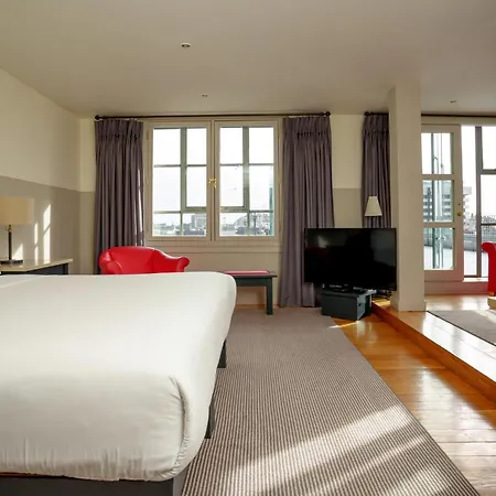 The Clarence Hotel 4*