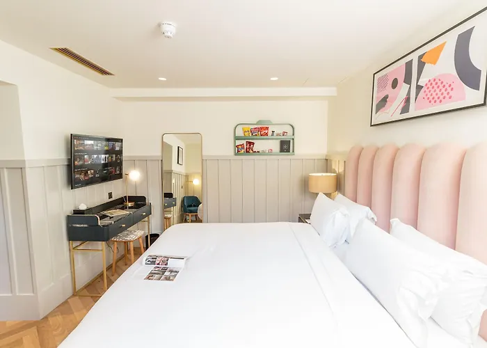 Hotel The Clarence 4*