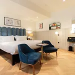 The Clarence Hotell 4*
