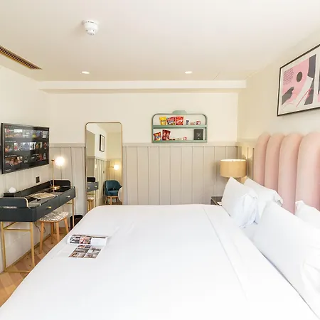 Hotel The Clarence 4*