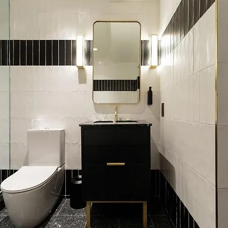 The Clarence Hotel 4*