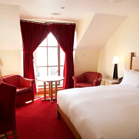 Hotel The Clarence 4*