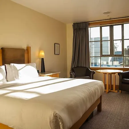 Hotel The Clarence 4*