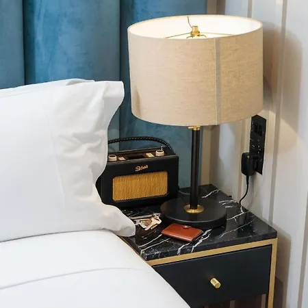 Hotel The Clarence 4*