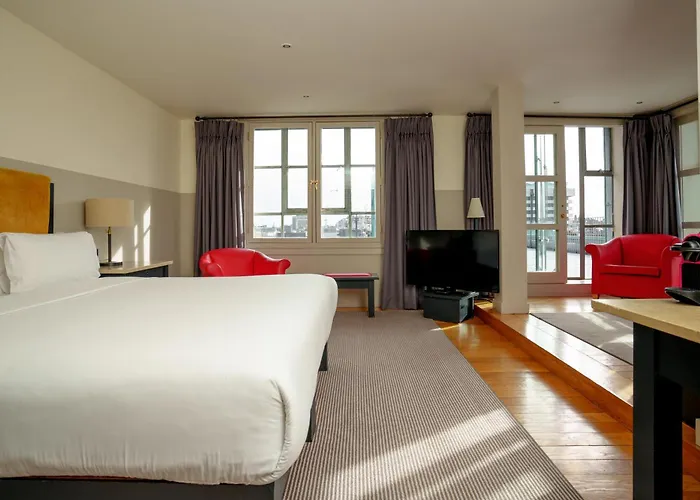 The Clarence Hotell 4*