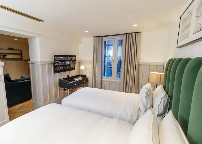 The Clarence Hotell 4*