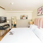Hotel The Clarence 4*