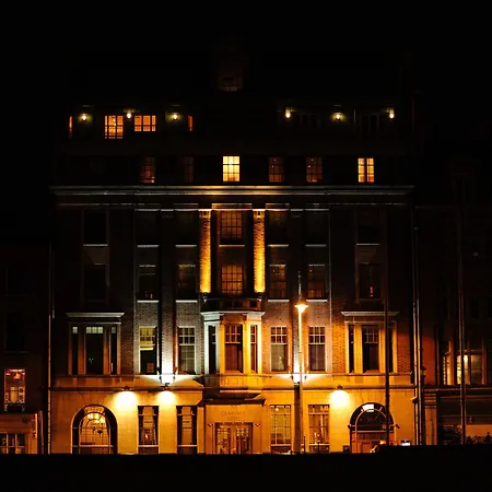 The Clarence Отель